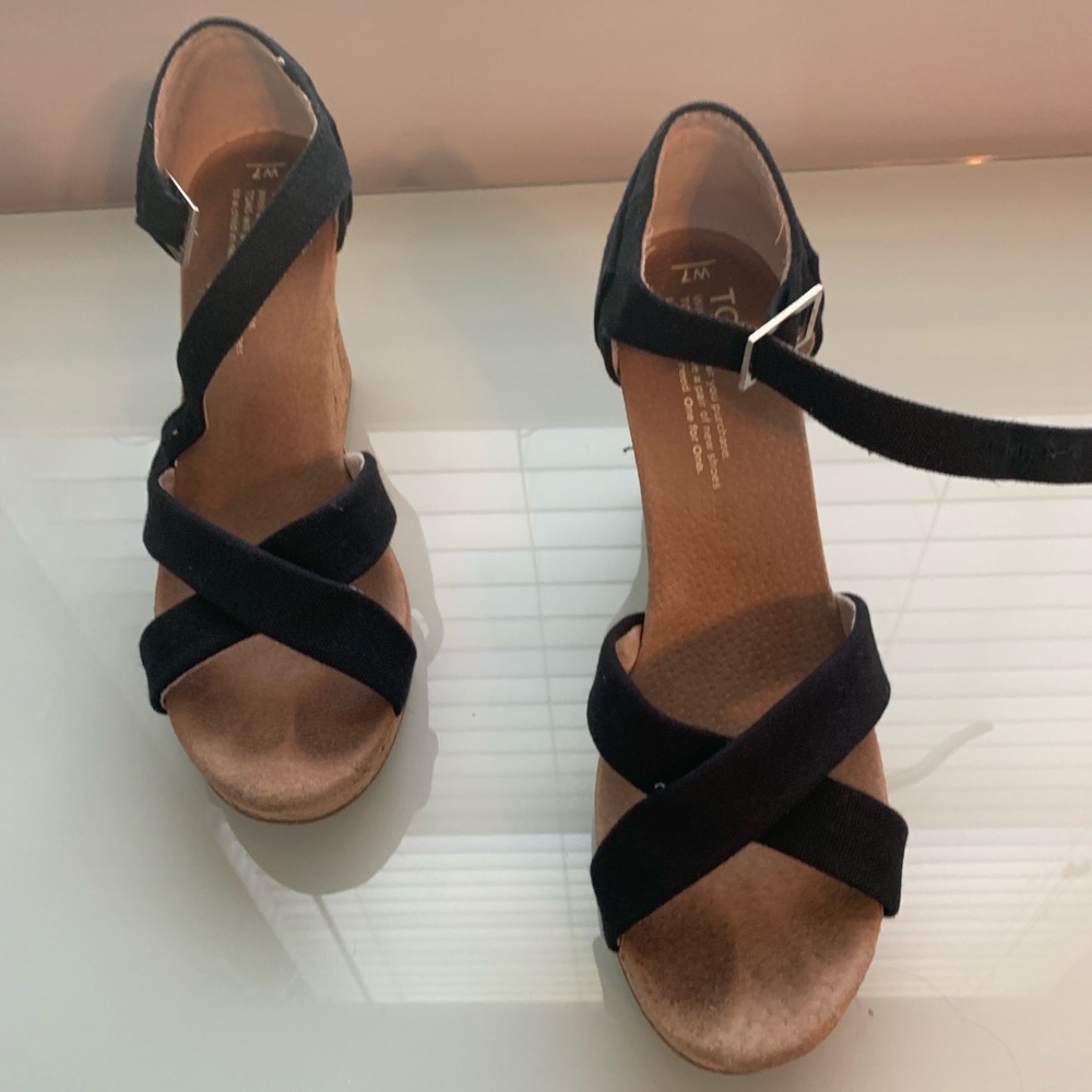 Barely worn TOMS Wedge